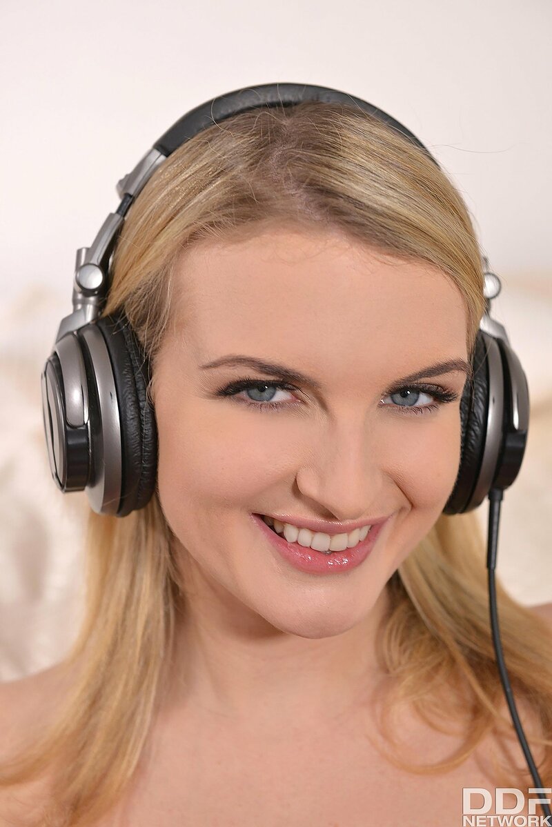 Ева, 23